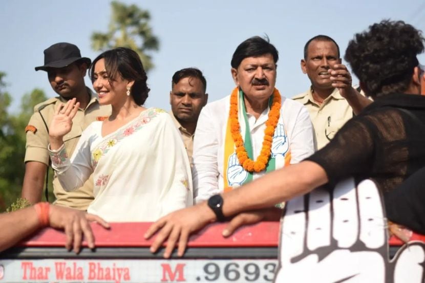 Bollywood Actress Neha sharma campaign in Bhagalpur 2