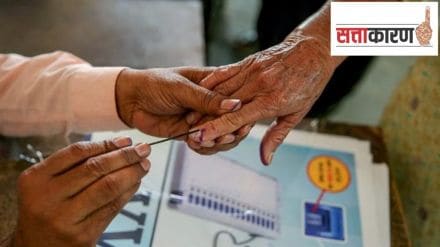 Kashmiri voters form m (1)