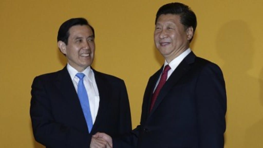 Chinese President Xi Jinping met former Taiwan leader Ma Yin jeou