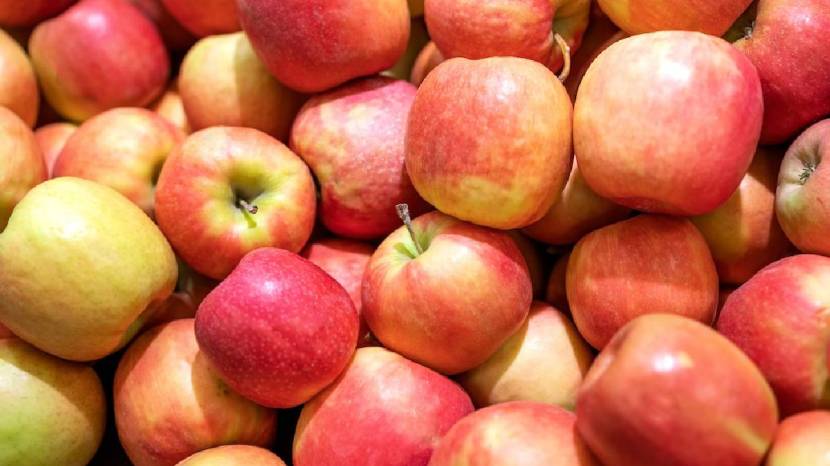 Apples Offers Relief For Gastrointestinal Issues like Diarrhoea and Constipation But Depending On How They Consumed