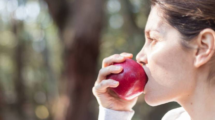 Apples Offers Relief For Gastrointestinal Issues like Diarrhoea and Constipation But Depending On How They Consumed