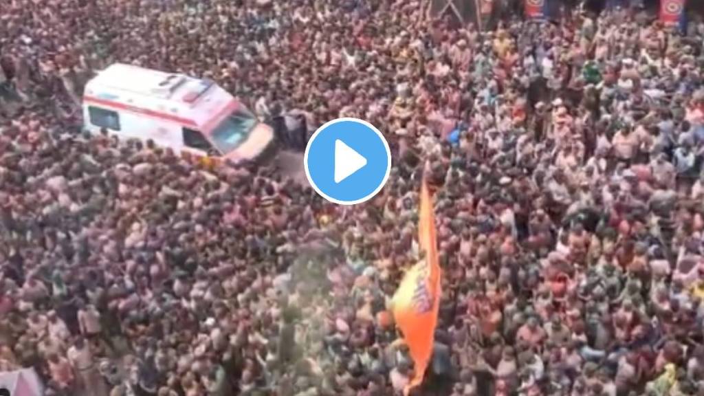 An ambulance was successfully given way through a crowd of 5 lakh during the rang panchami