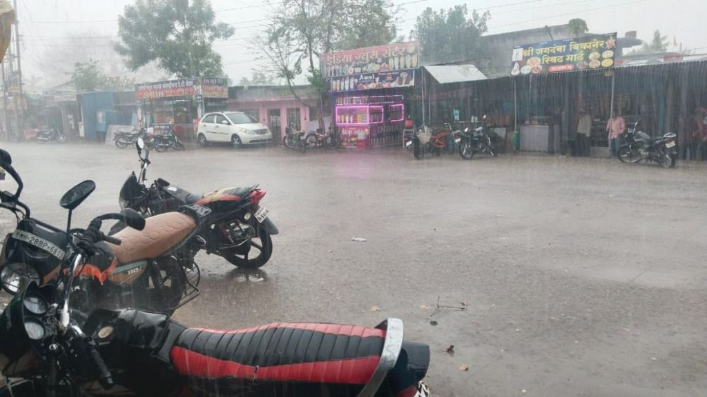 Unseasonal rain with lightning in Buldhana district