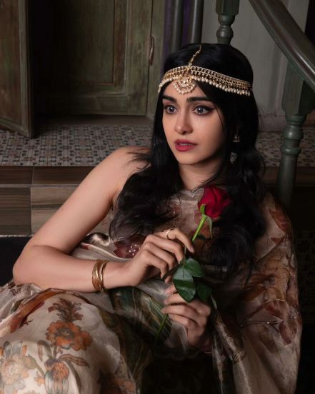 Adah Sharma crying floral saree photoshoot with various emotions photos viral