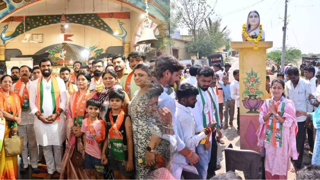 congress and bjp campaign in solapur lok sabha constituency