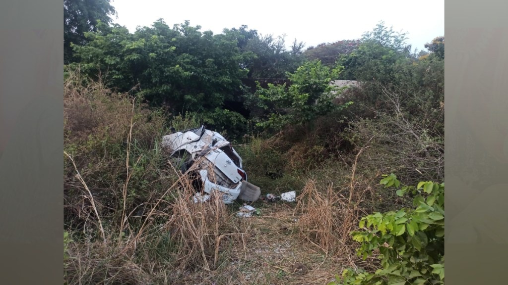 Fatal Accident, Takve Village, Mumbai Pune Expressway, Accident Mumbai Pune Highway, Two Killed Three Injured Mumbai Pune Expressway, Accident Two Killed Three Injured , Mumbai pune expressway accident lonavala, accident near lonavala Mumbai pune expressway,