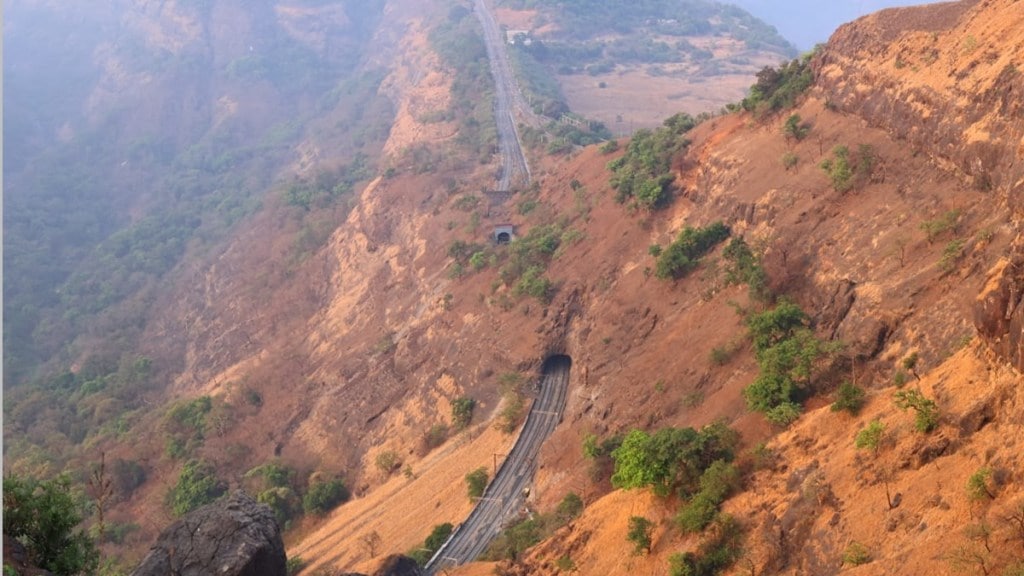 lonavala to karjat train marathi news