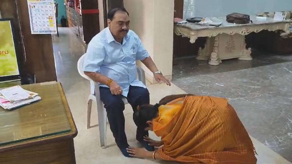 eknath khadse bless bjp candidate raksha khadse before filing her application form in raver lok sabha constituency