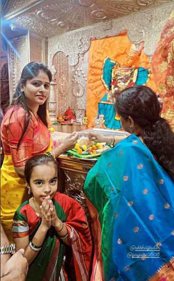 hardik joshi and akshaya deodhar seeks blessings at saptashrungi temple