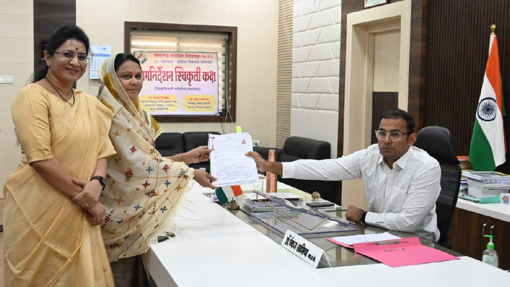 sanjay deshmukh s wife Vaishali Deshmukh Files Independent Candidacy in Yavatmal Washim lok sabha seat