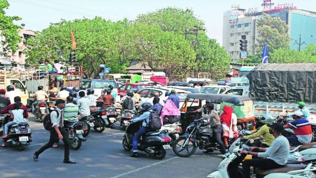 Chhagan Bhujbals suggestion on traffic congestion in Dwarka Chowk