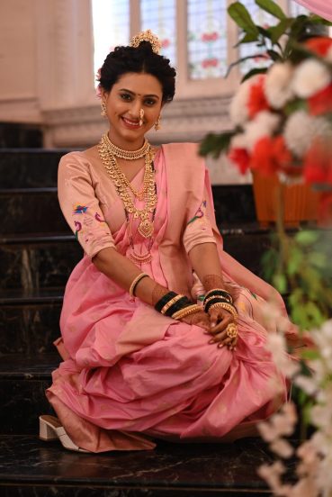 Gharoghari Matichya Chuli Paithani Look