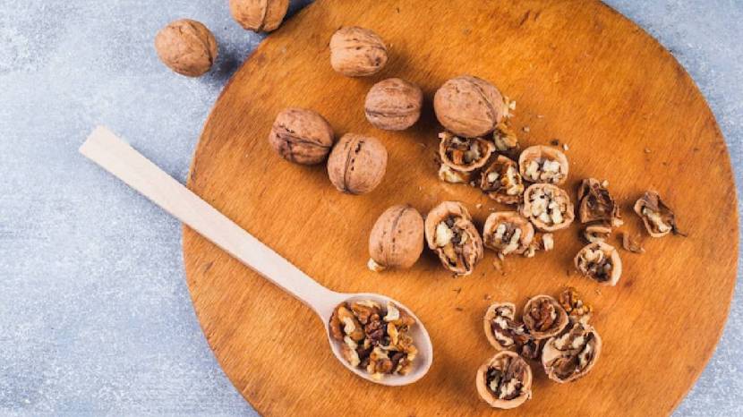 Benefits Of Eating Soak Walnuts in summer