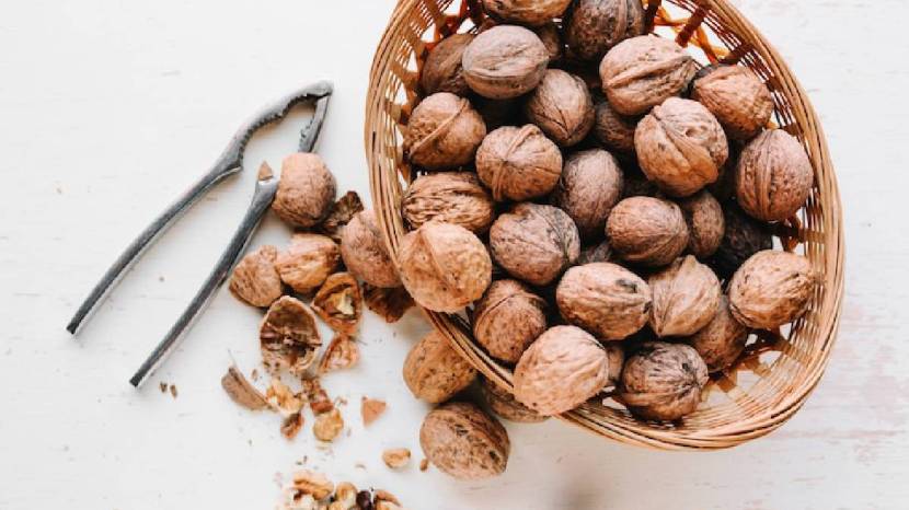 Benefits Of Eating Soak Walnuts in summer