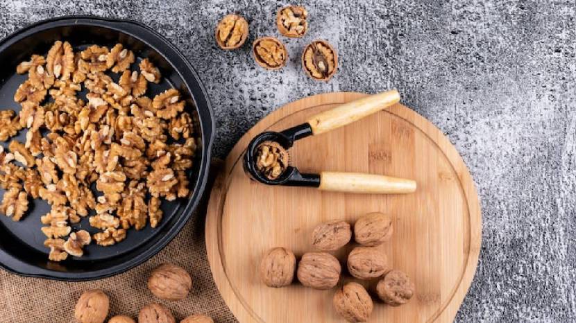 Benefits Of Eating Soak Walnuts in summer