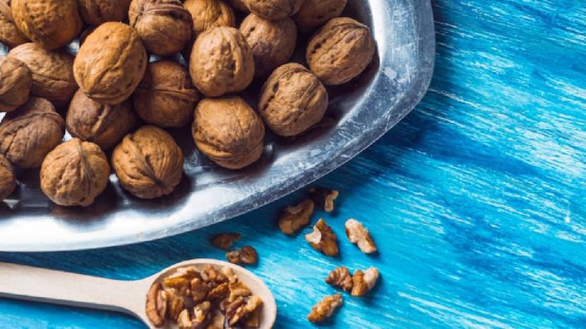 Benefits Of Eating Soak Walnuts in summer