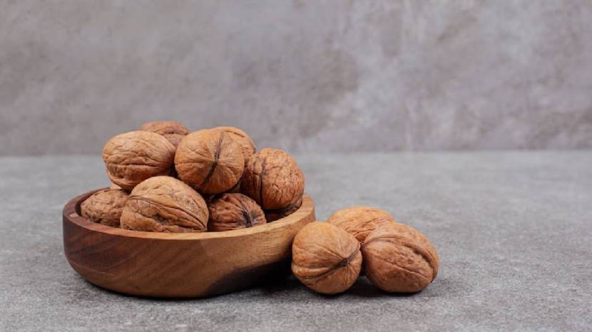 Benefits Of Eating Soak Walnuts in summer