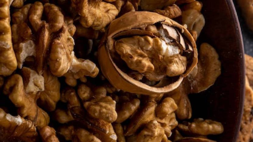 Benefits Of Eating Soak Walnuts in summer