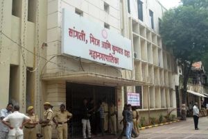 Two officers of Sangli Municipal Corporation fined for delaying meeting
