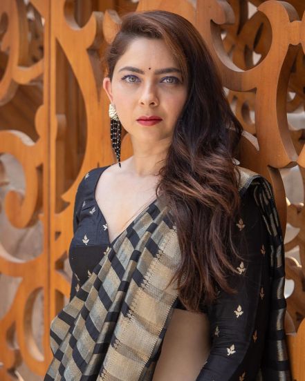 Sonalee Kulkarni Black Silk Saree