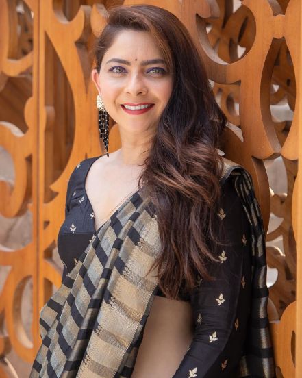 Sonalee Kulkarni Black Silk Saree