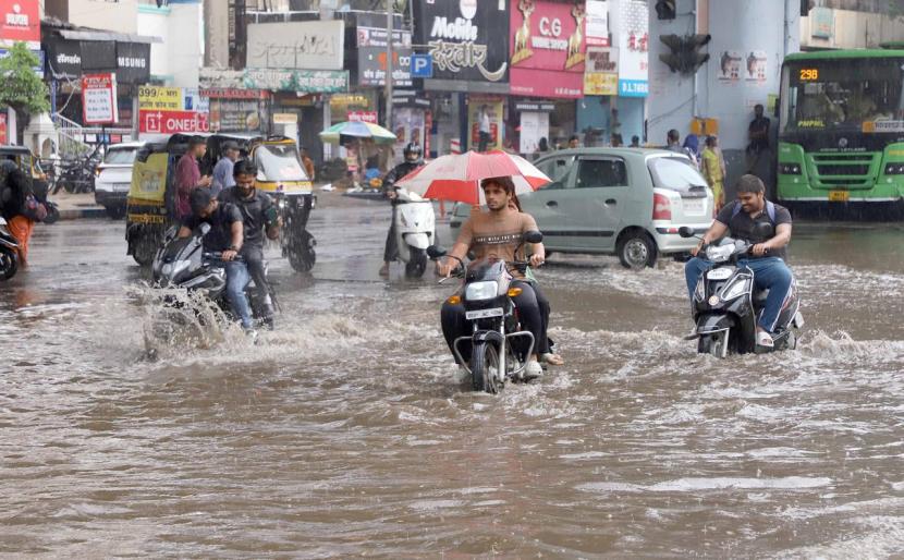 Unseasonal rain in satara 