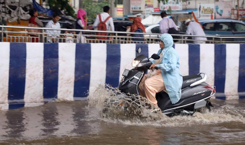 Unseasonal rain in satara 