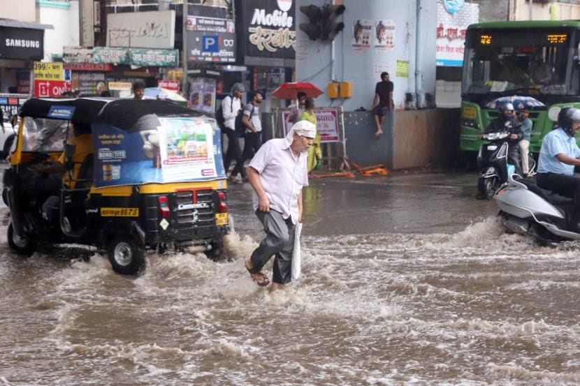 Unseasonal rain in satara 