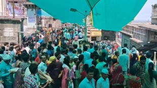 Tuljabhavani temple, Crowd,