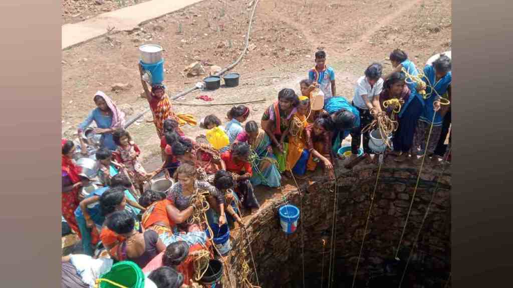 Amravati, Water Crisis, Amravati Water Crisis, Khadimal Village, Tribal Women, Battle for Limited Tanker, Chikhaldara tehsil, Amravati news, water crisis news,