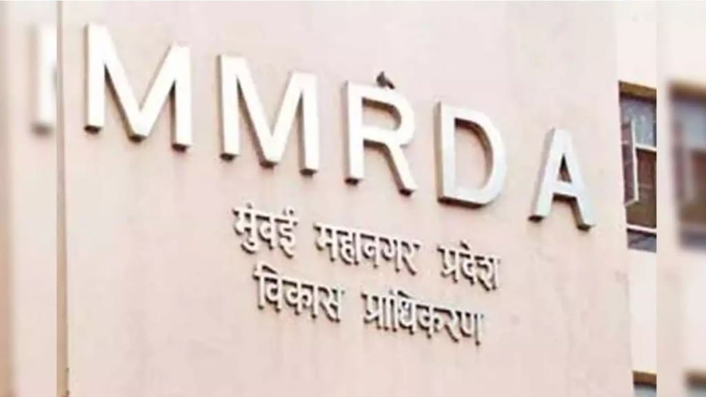 mmrda helps bmc to remove 3 advertisement hoardings