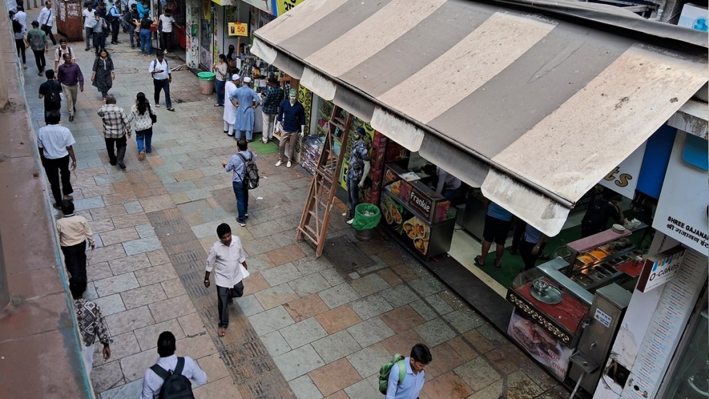 thane railway station crowd marathi news