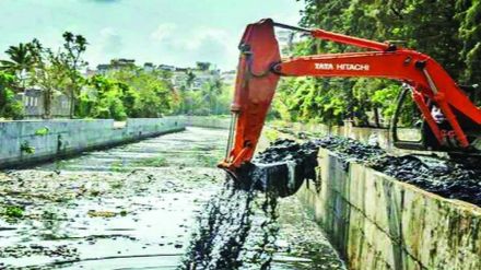 Rahulnagar drain at Chunabhatti is not even cleaned Fear of flooding