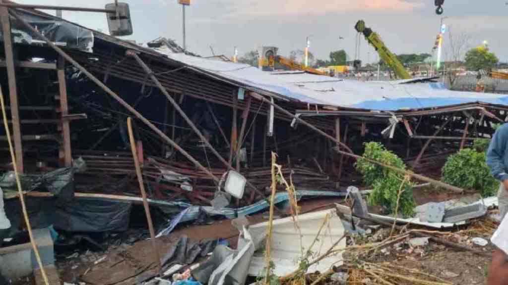 Advertisement Board , Advertisement Board Collapse in Ghatkopar, Mumbai Police, Railway Authorities, Railway Authorities Dispute Ownership,