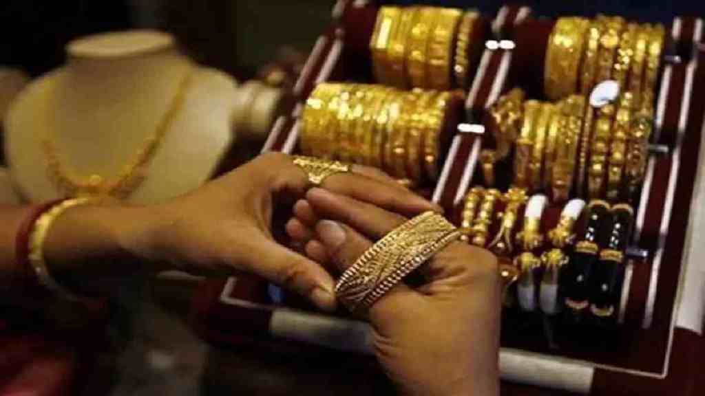 nagpur, Gold Prices, Gold Prices Plunge, Gold Prices Plunge in Nagpur, Jewelry Buyers , gold ornaments,