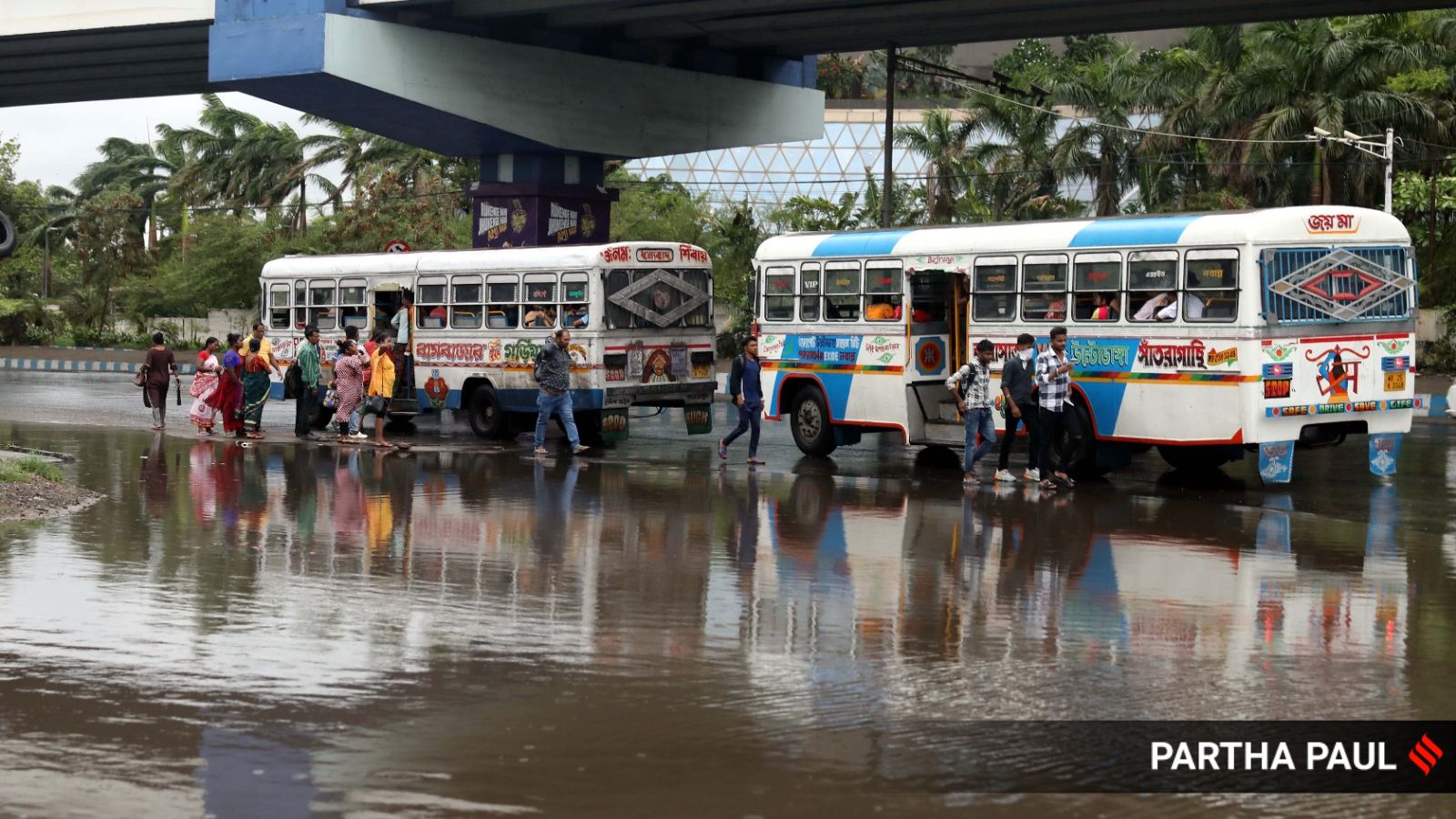 Cyclone Remal Hits West Bengal, Causing Destruction and Casualties