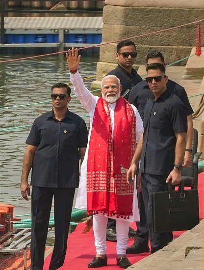 pm modi at dashwamedh ghat