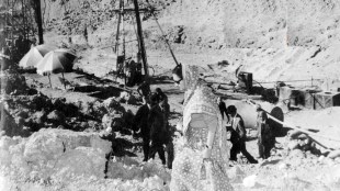 Prime Minister Indira Gandhi visits the site of the nuclear explosion at Pokhran in Rajasthan on 22.12.1974.