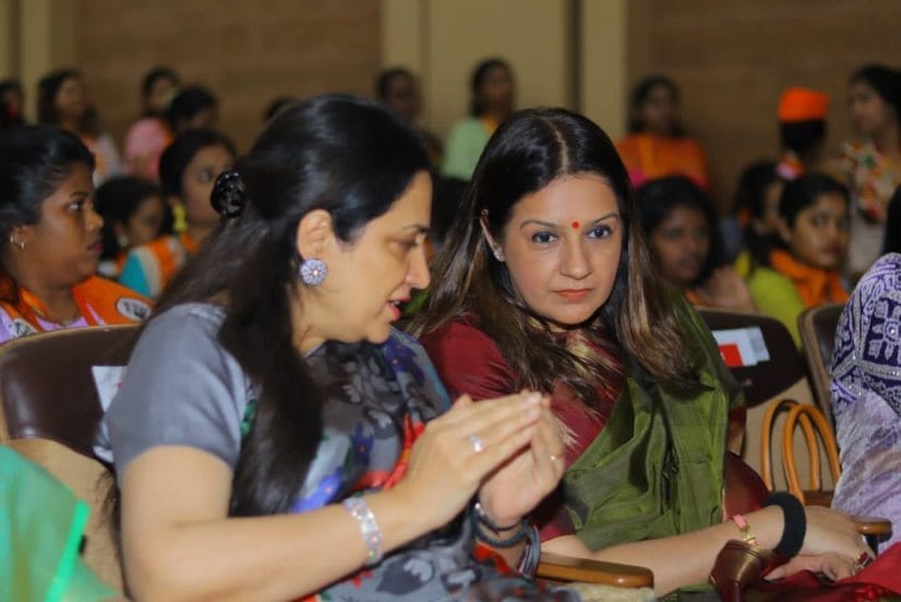 priyanka chaturvedi Rashmi Thackeray