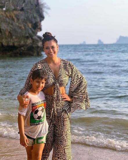 Shweta tiwari bold photos while enjoying her vacation with family