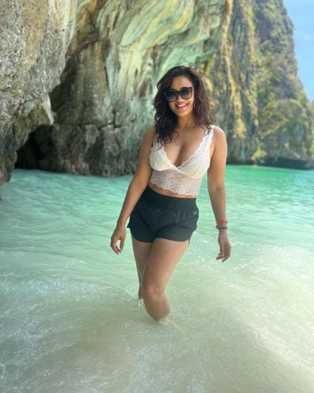 Shweta tiwari bold photos while enjoying her vacation with family