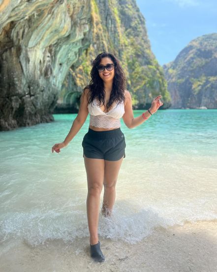 Shweta tiwari bold photos while enjoying her vacation with family