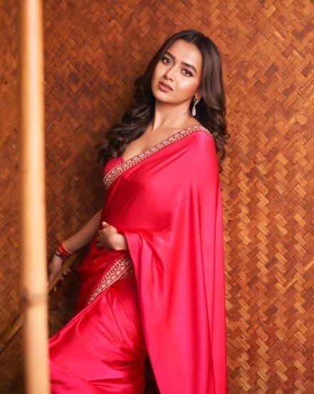 Tejasswi Prakash in designer black saree hot photos shared on social media