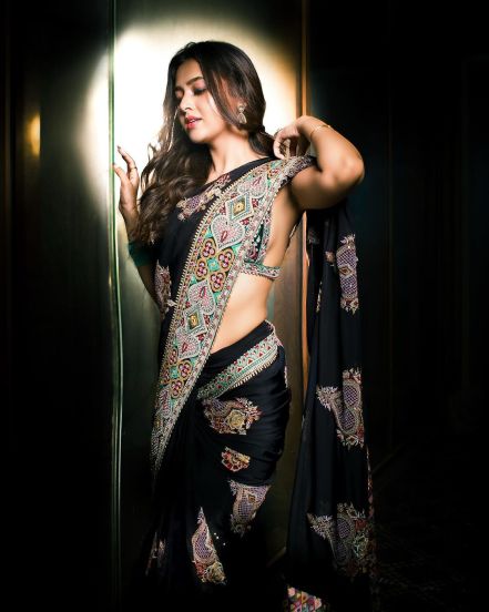 Tejasswi Prakash in designer black saree hot photos shared on social media