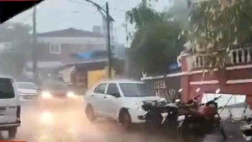 Unseasonal Rain, Thunderstorms, Unseasonal Rain in Satara, Unseasonal Rain wai, Unseasonal rain mahabaleshwar, Panchgani, Unseasonal Rain and Thunderstorms Disrupt Life, satara news, unseasonal rain news, marathi news,