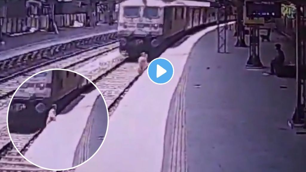 woman jumped on railway track in Agra