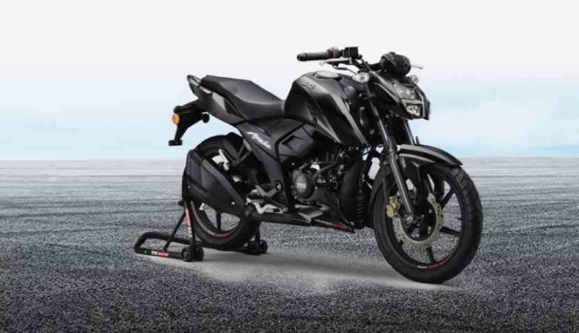 तुम्हाला TVS च्या या दोन्ही बाईक ५ स्पीड गिअरबॉक्स पर्यायासह मिळतील. TVS Apache RTR 160 मध्ये तीन राइडिंग मोड, तंत्रज्ञान आणि डिजिटल इन्स्ट्रुमेंट कन्सोलसह एलईडी हेडलॅम्प मिळतील. (Photo-tvsmotor)