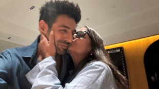 Kartik Aaryan acting in chandu champion praised by Shabana Azmi shared kissed photo