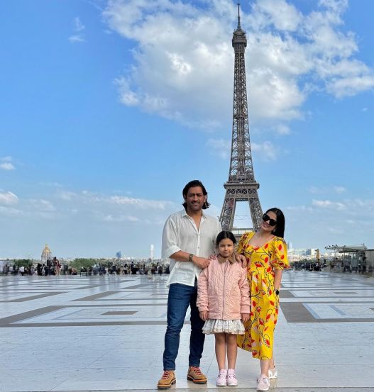 MS Dhoni Paris Family Vacation