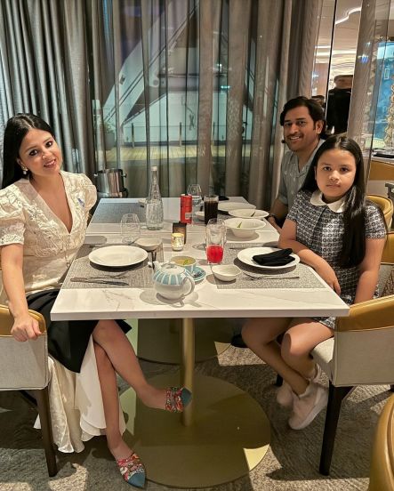 MS Dhoni Paris Family Vacation